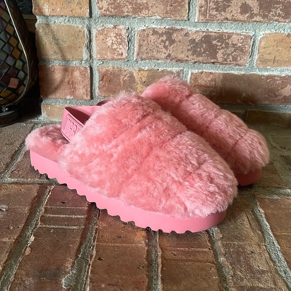 UGG Super Fluff Pink Slippers - Picture 1 of 6
